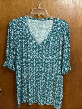 croft & barrow Teal and White Floral V-Neck Knit Blouse